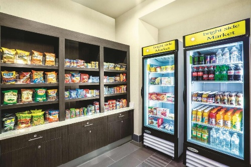 La Quinta Inn & Suites by Wyndham Cleveland image 12