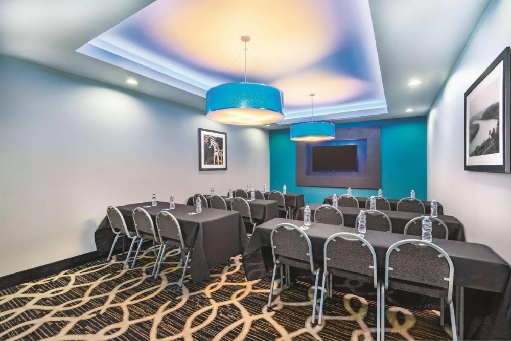La Quinta Inn & Suites by Wyndham Cleveland Image 13