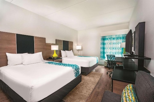 La Quinta Inn & Suites by Wyndham Cleveland image 15