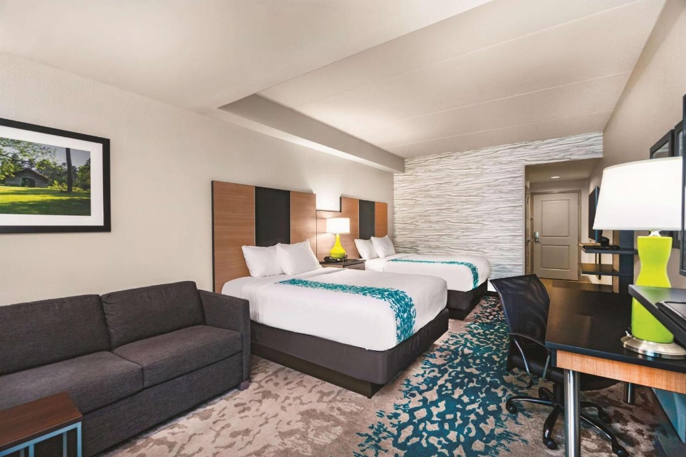 La Quinta Inn & Suites by Wyndham Cleveland Main image