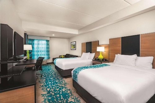 La Quinta Inn & Suites by Wyndham Cleveland image 21