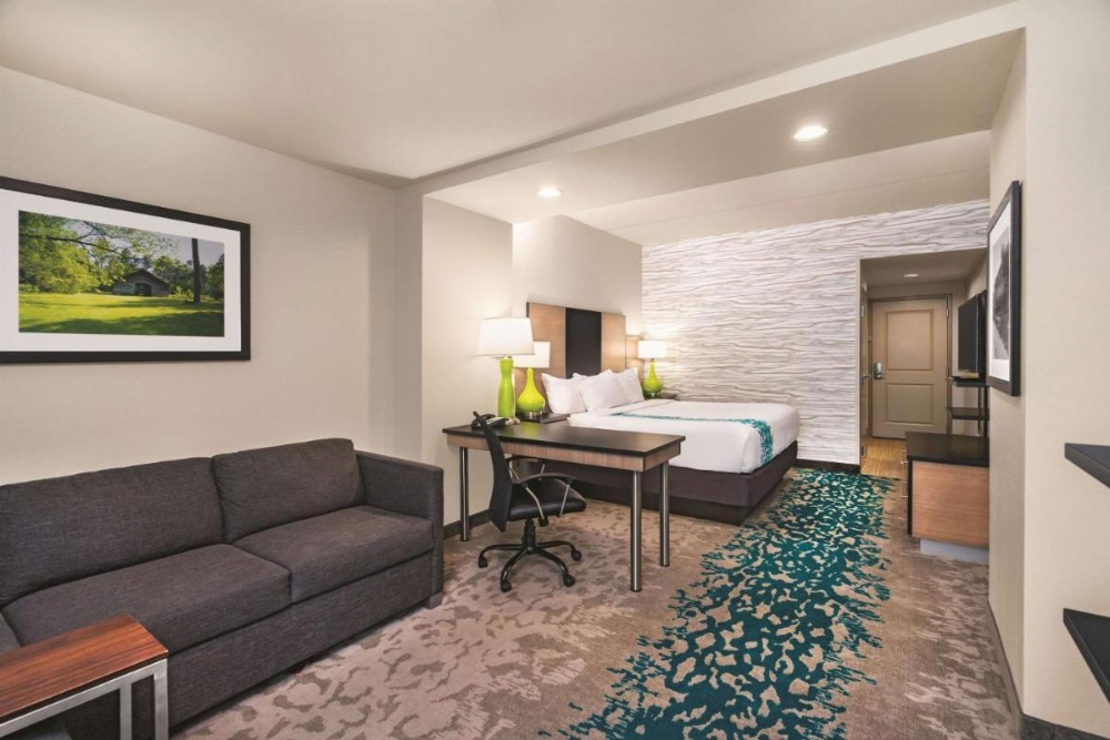 La Quinta Inn & Suites by Wyndham Cleveland