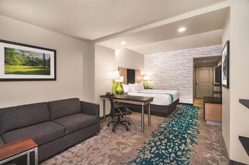 La Quinta Inn & Suites by Wyndham Cleveland image 30